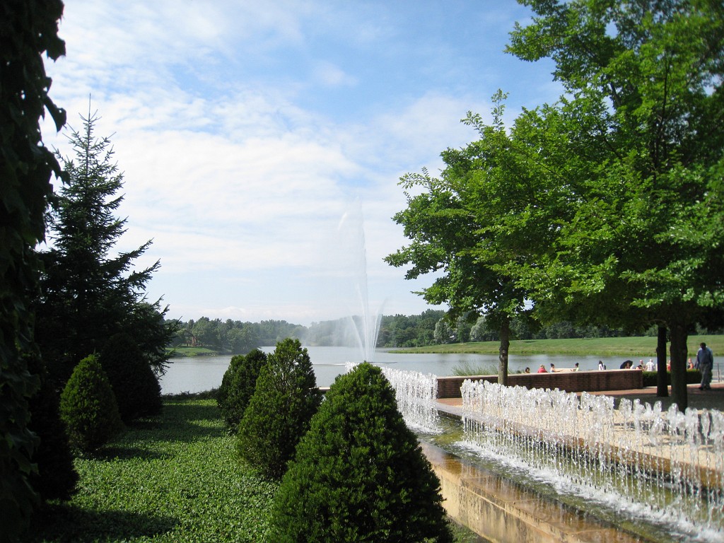 Botanical Gardens 2010 0455.jpg - The Chicago Botanic Gardens. Wear comfortable shoes, and be prepared to enjoy the landscape for a day.
